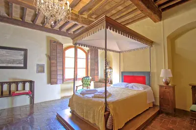 Letto o letti in una camera di Castello di Montegufoni by PosarelliVillas