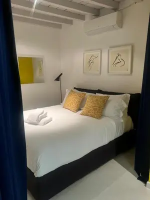 Letto o letti in una camera di NEW Ground Floor apt and PATIO