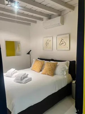 Letto o letti in una camera di NEW Ground Floor apt and PATIO