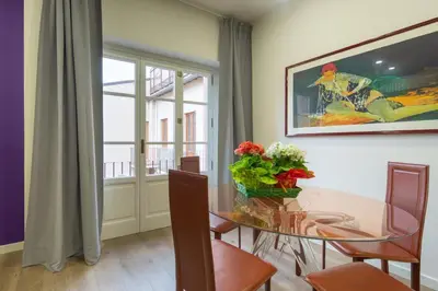 Area soggiorno di Stunning & Luxurious 1BR apt 1 min walk by Duomo