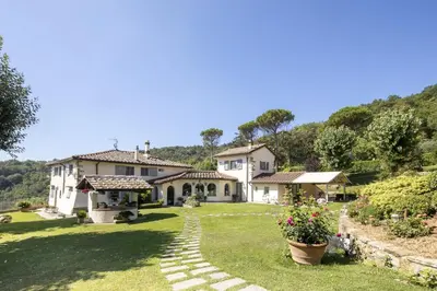 Paesaggio naturale nelle vicinanze della villa