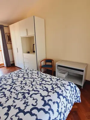 Letto o letti in una camera di Mansarda luminosa e confortevole