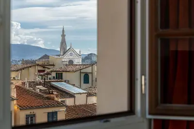 Vista generica sulle montagne o vista sulle montagne dall'interno dell'appartamento