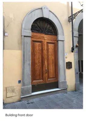 Facciata o entrata di Santa Croce Studio