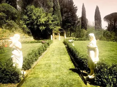 Giardino di Majestic Villa in Hills of Florence with Gardens Gym Jacuzzi and Sauna