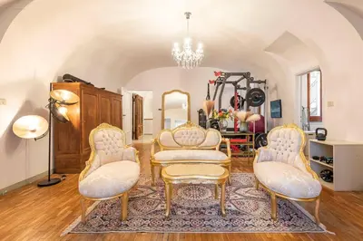 Area soggiorno di Majestic Villa in Hills of Florence with Gardens Gym Jacuzzi and Sauna
