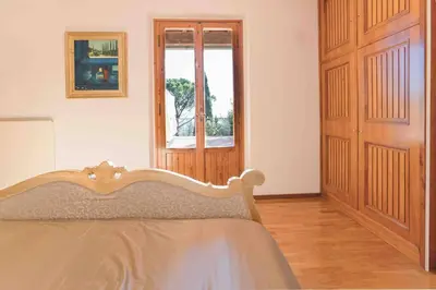 Letto o letti in una camera di Majestic Villa in Hills of Florence with Gardens Gym Jacuzzi and Sauna