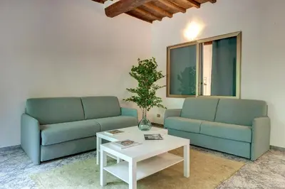 Area soggiorno di Ardiglione Apartment by Mamo Florence