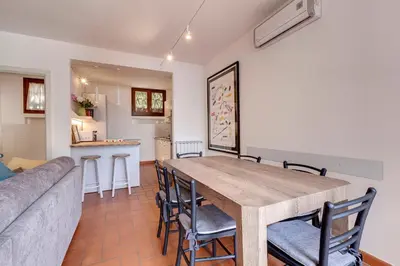 Area soggiorno di Poggio Imperiale Apartment by Mamo Florence