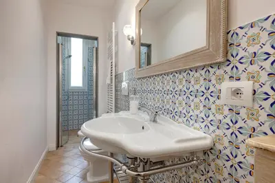 Bagno di Agnolo Apartment by Mamo Florence