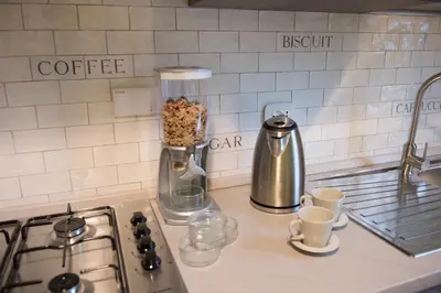 Set per la preparazione di tè e caffè presso La Filarocca apartment.