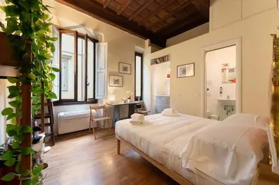 Letto o letti in una camera di Via Benedetta, 13 - Florence Charming Apartments - Florentine Gem Steps from Station - Prime Spot!