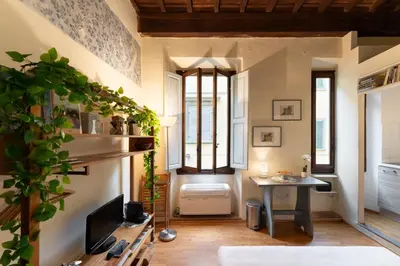 Letto o letti in una camera di Via Benedetta, 13 - Florence Charming Apartments - Florentine Gem Steps from Station - Prime Spot!