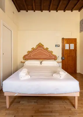 Letto o letti in una camera di Via Benedetta, 13 - Florence Charming Apartments - Florentine Gem Steps from Station - Prime Spot!