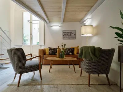 Area soggiorno di Bright 3-Bedroom Apartment with Patio in Florence Historic Center Near Duomo