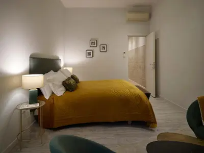 Letto o letti in una camera di Bright 3-Bedroom Apartment with Patio in Florence Historic Center Near Duomo