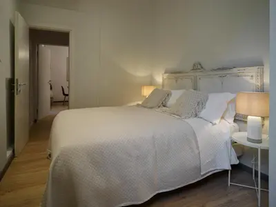 Letto o letti in una camera di Bright 3-Bedroom Apartment with Patio in Florence Historic Center Near Duomo
