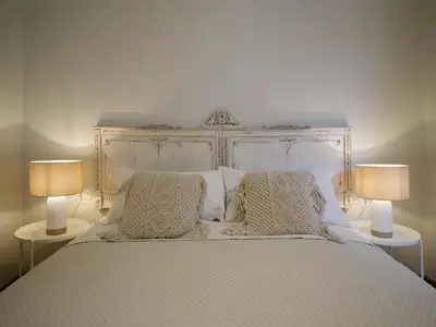 Letto o letti in una camera di Bright 3-Bedroom Apartment with Patio in Florence Historic Center Near Duomo