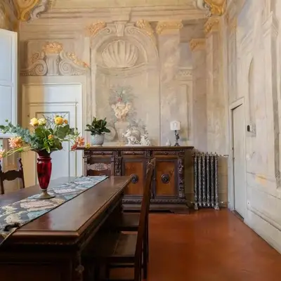 Santo Spirito Frescoed 6 sleeps apartment