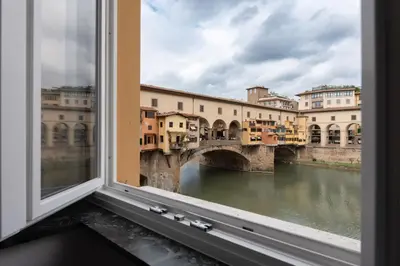 Vista generica su Firenze o vista sulla città dall'interno dell'appartamento