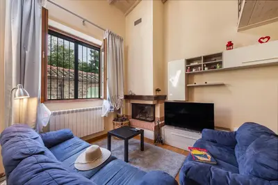 Area soggiorno di Cozy Trekking Home La Via degli Dei - Happy Rentals