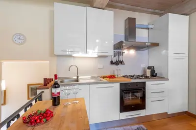 Cucina o angolo cottura di Cozy Trekking Home La Via degli Dei - Happy Rentals