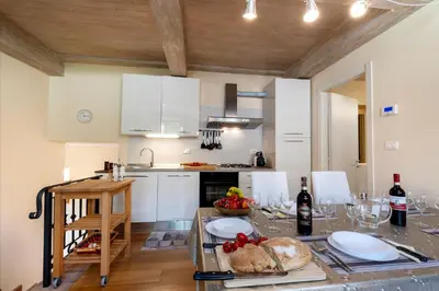 Cucina o angolo cottura di Cozy Trekking Home La Via degli Dei - Happy Rentals