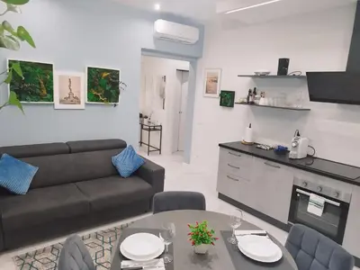 Cucina o angolo cottura di Sky suite downtown SMN ,train station,2 letti,balcone