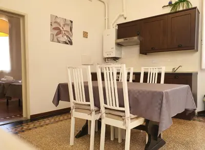 Cucina o angolo cottura di Very Central Apartment 30 Seconds From Uffizi Gallery