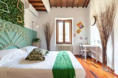 Letto o letti in una camera di Downtown colourful flat close to the railway