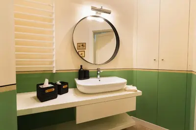 Bagno di Cozy olive green flat