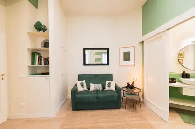 Area soggiorno di Cozy olive green flat