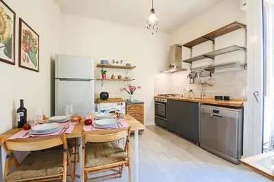Cucina o angolo cottura di Apartments Florence - Rosselli 3bdr with balcony