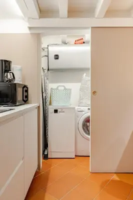 Cucina o angolo cottura di Amazing apartment first floor Piazza Santa Croce Firenze