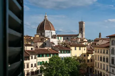 Vista generica su Firenze o vista sulla città dall'interno dell'appartamento