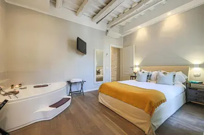 Letto o letti in una camera di Apartments Florence - Fiesolana's Flower with balcony