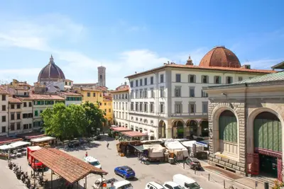 Vista generica su Firenze o vista sulla città dall'interno dell'appartamento