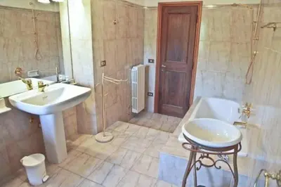 Bagno di Villa storica di Majano