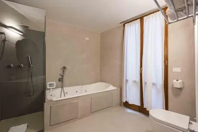 Bagno di appartamento palazzo bardi apartments n 2