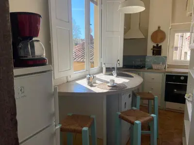 Cucina o angolo cottura di Spacious apartment steps from Piazza Santa Croce, Florence, with balcony