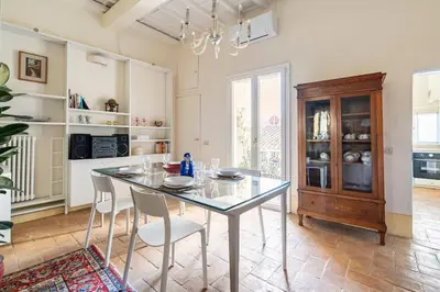 Cucina o angolo cottura di Spacious apartment steps from Piazza Santa Croce, Florence, with balcony