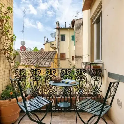 Spacious apartment steps from Piazza Santa Croce