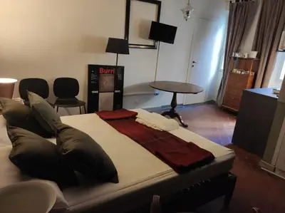 Letto o letti in una camera di Lovely portion of property near Piazza Santo Spirito