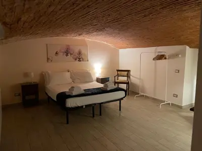 Letto o letti in una camera di San Frediano Apartment - Ampio Appartamento Deluxe per 10 Ospiti nel Cuore di Firenze