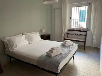 Letto o letti in una camera di San Frediano Apartment - Ampio Appartamento Deluxe per 10 Ospiti nel Cuore di Firenze