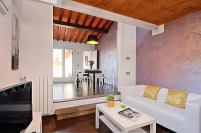 Area soggiorno di Apartments Florence - San Gallo Suite VII with balcony