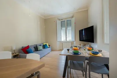 TV o dispositivi per l'intrattenimento presso Quiet Designer Flat with Private Rooftop Terrace