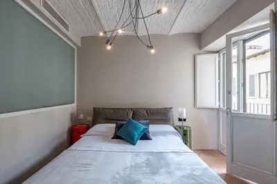 Letto o letti in una camera di Quiet Designer Flat with Private Rooftop Terrace