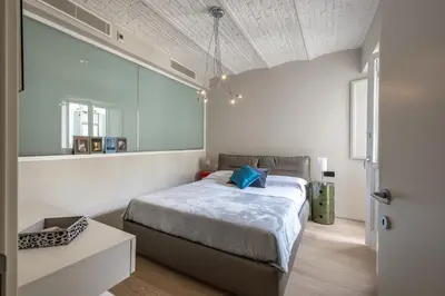 Letto o letti in una camera di Quiet Designer Flat with Private Rooftop Terrace