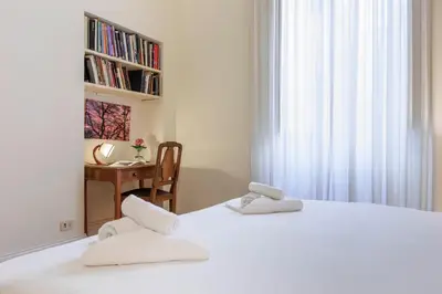 Letto o letti in una camera di Florence Huge Apartment with Private Garden